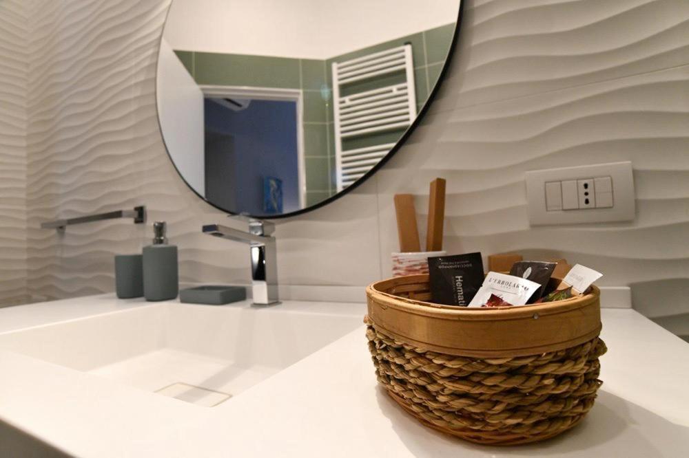 Il Picchio Di Chiaia Hotel Наполи Екстериор снимка